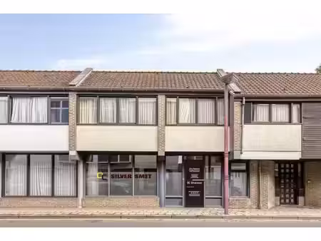 prêt à emménager dans un immeuble commercial/bureau (55 m²)