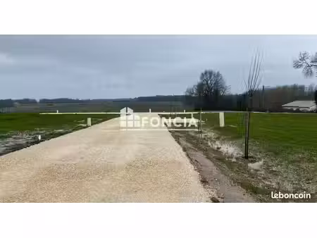 terrain constructible 683m2 st simon de bordes