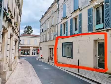 local professionnel et commercial au centre-ville de barbrezieux