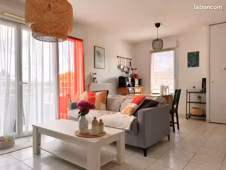 craponne – bel appartement t3 en dernier étage avec terrasse