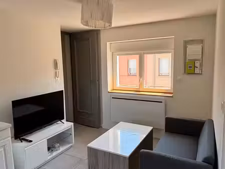t2 meublé rénové de 28 m² – vénissieux moulin à vent  limite lyon 8e