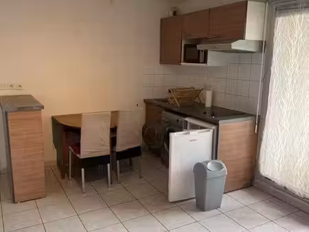 studio meublé 31 m² avec grande terrasse  piscine & parking sécurisé
