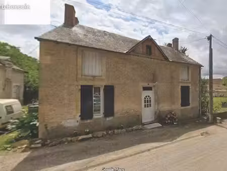 vente a terme d'une maison au bord d'une riviere avec puits  fournil artisanal  poutres ap