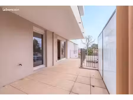 t2 50 m² rénové à neuf – terrasse 19 m² & box sous-sol 13 m²