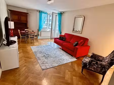 grand t3 meublé 76 m2 à villeurbanne gratte ciel