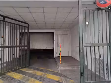 parking avec borne électrique