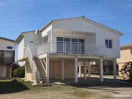 location meublée intersaison d’un grand chalet de plage sur pilotis à proximité de la mer