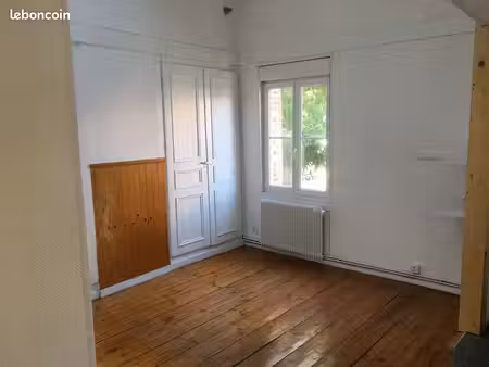 lour f2 bas henriville proche centre