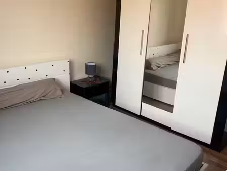grande chambre à louer
