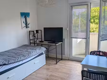 studio meublé avec balcon