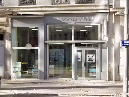 local commercial 135 m²