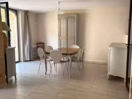 à louer – maison de ville avec extérieur