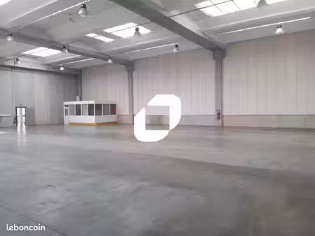 local d'activité 922 m²