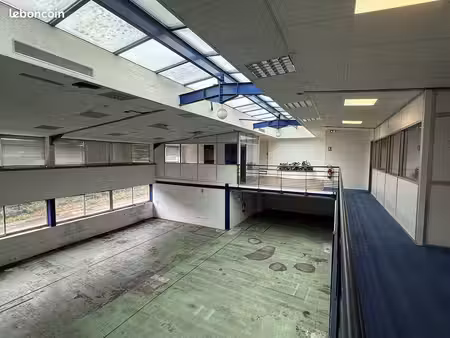 propriétaire loue 450 m2 de local mixte sans frais