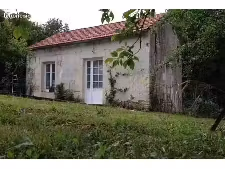 location maisonnette meublée au bord de la rivière