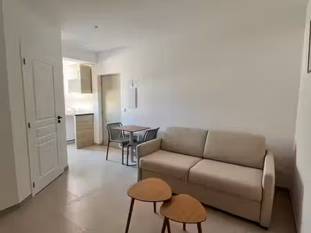 location studio meublé et équipé de 20 m² – centre village