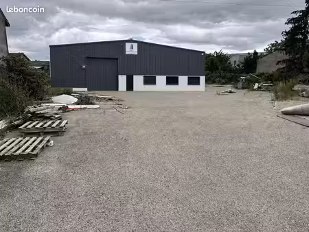 local indépendant 550 m² et 1700m² terrain vaulx-en-velin