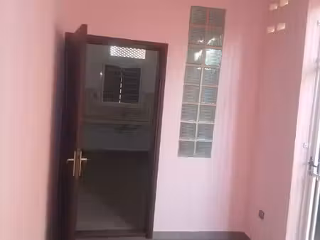 t2 climatisé et sécurisé 44 m² en rdc – hyper-centre cayenne (place des palmistes / amandi