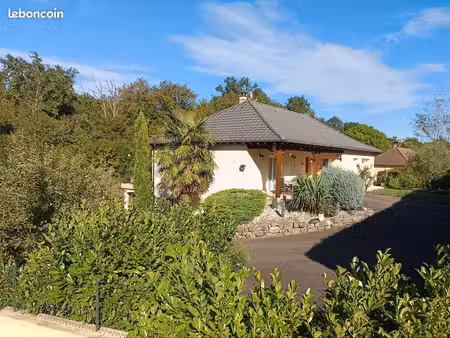 ? cosnac  lieu-dit graulière  à vendre belle maison de 185 m2 avec appartement t3 indépend