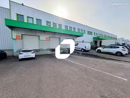 local d'activité 2 208 m²