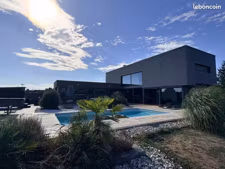 maison d'architecte contemporaine 224 m² - piscine & terrain 3 400 m² - naves (proche tull