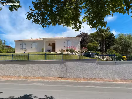 maison familiale avec vue dominante et jardin paysager – saintes (17100)