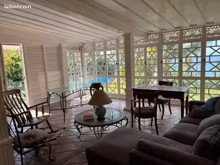 villa bord ocean