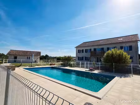 propriété 12 pièces  piscine  373m2  terrain 13245m2