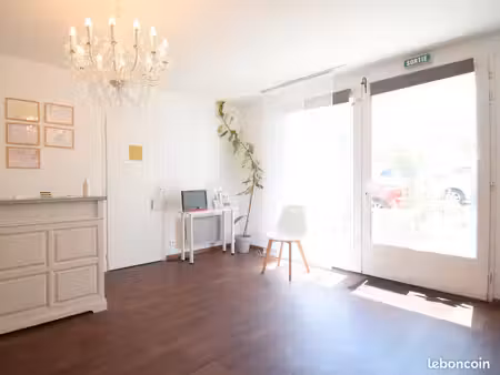 local professionnel de 17 5m2 + accès à parties communes wc et réserve
