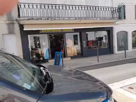 location local commercial