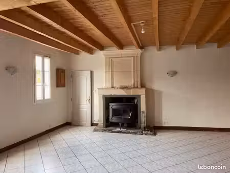 a louer maison dans bourg près de saintes ( secteur les gonds- courpignac )