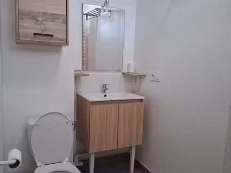 studio meublé et climatisé de 25 m² avec varangue – ste-clotilde (particulier)