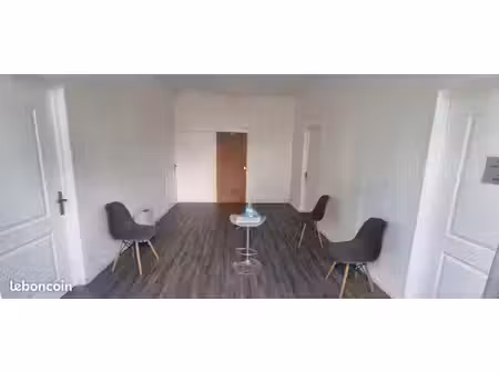 bureau au centre-ville de petite-ile