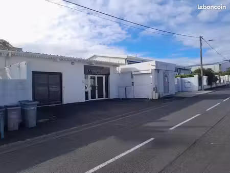 local commercial 66 m² – vitrine – zi le chaudron  sainte-clotilde