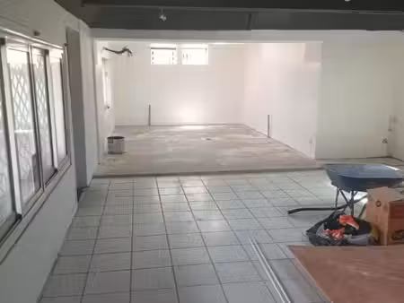 local commercial 65 m²