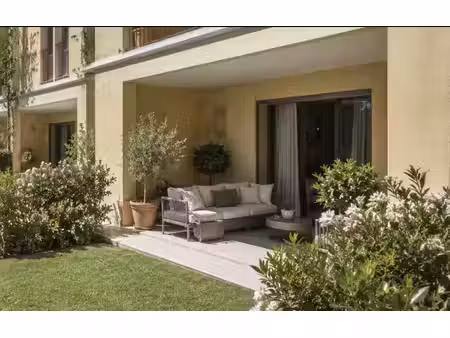 lumineux appartement 3 pièces plein avec grand jardin privatif  au coeur de cucuron