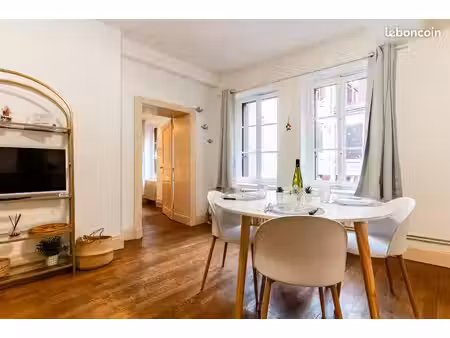 dijon hyper-centre – rue du bourg – appartement de caractère – 3 pièces – 2 chambres