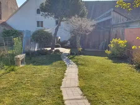 maison familiale dans un village dynamique