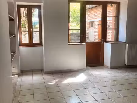 maison à louer dans le bourg de gouzon
