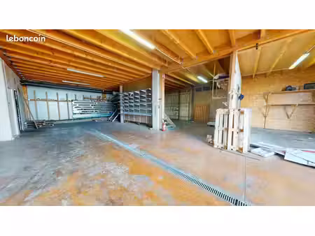 atelier 300 m² maiche
