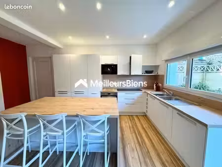 immeuble 10 pièces 244 m²