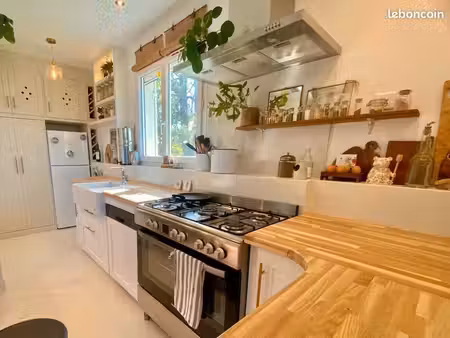 maison dans un village avec services