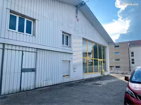 local 400 à 700m2 divisible: stockage  expo  bureaux  secteur lac saint point   malbuisson