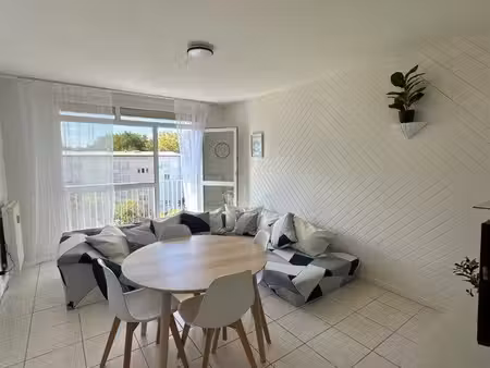beau t2 meublé - balcon  cave & parking