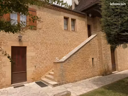 à louer sarlat centre grande maison en pierre 226 m² avec jardin ideale famille nombreuse 