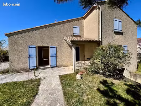 villa familiale avec jardin arboré à chabeuil