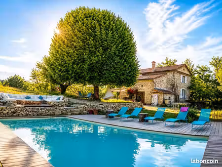 maison en pierre avec piscine – 140 m² – à pied du centre de grane