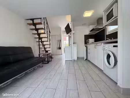 studio avec mezzanine – extérieur privatif – stationnement sécurisé – quartier des alexis