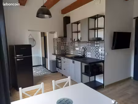 charmant t2 meublé 35 m² – la roche-saint-secret