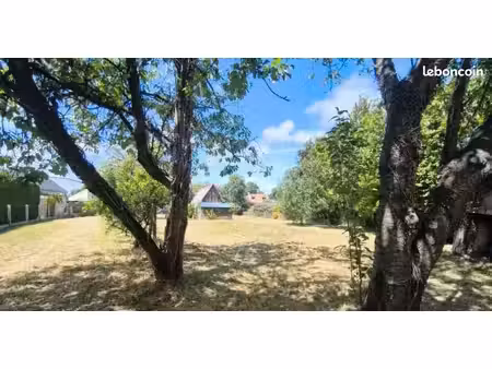 terrain 1 893 m² campigny